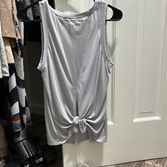 Workout top - Picture 2 of 2